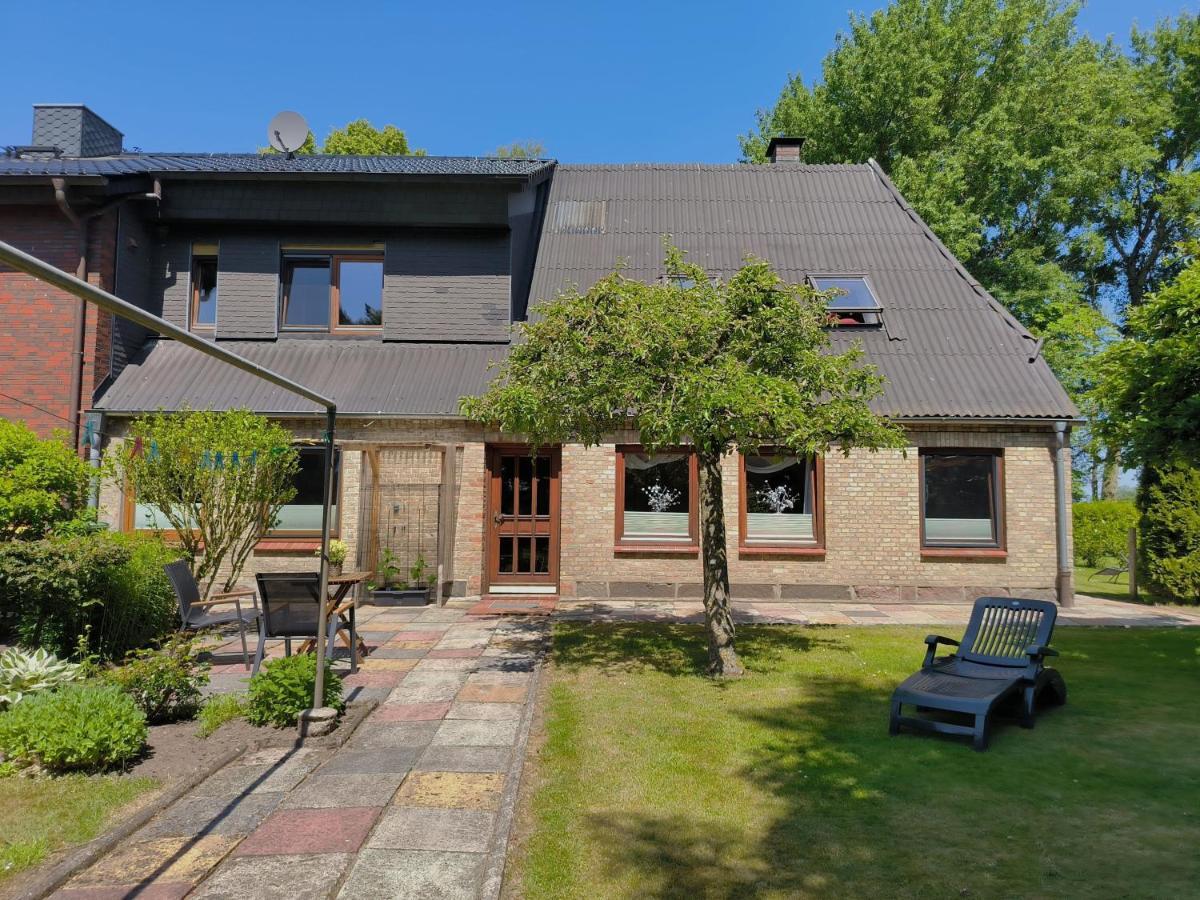 Ferienwohnung Zwischen Den Meeren - Schoene Und Gemuetliche Fewo Mit Garten Dorpstedt Exteriör bild